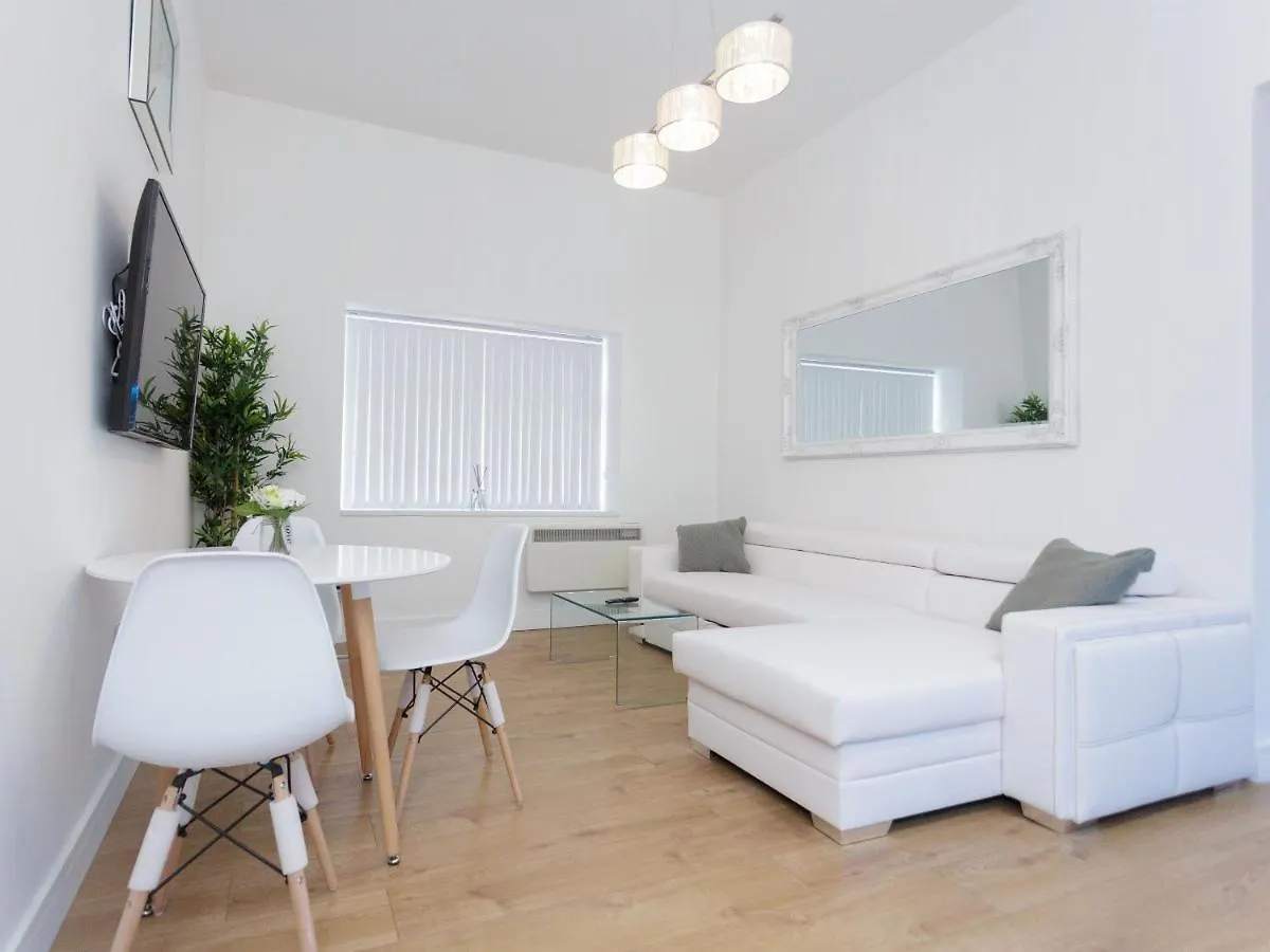 Live In Leeds Greenhill Bungalows 0*, Leeds (West Yorkshire)